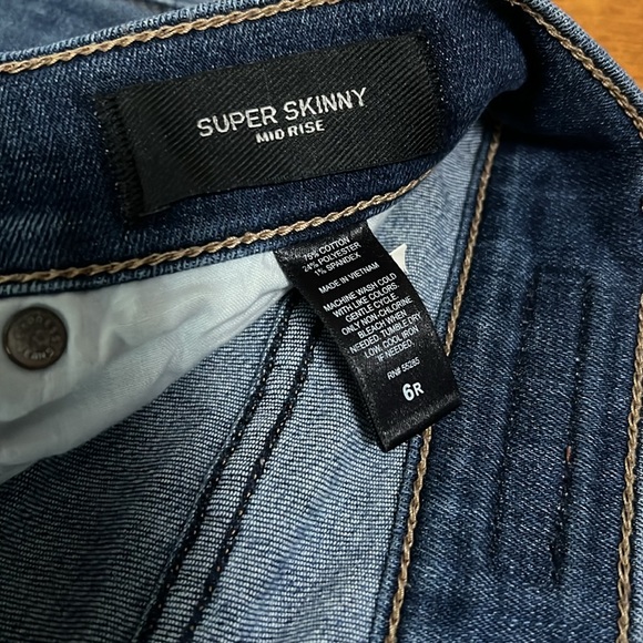 Express Y2K Super Skinny Mid Rise Jeans Size 6R Classic Distressed Casual - Picture 4 of 16